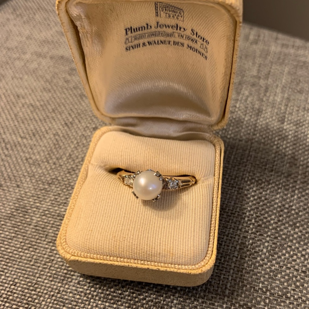 Vintage pearl and diamond ring. 14K.